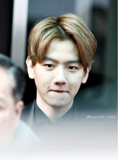 #边伯贤##BaekHyun# 【byun100_0506】140228 首尔江南宣传大使委任仪式 更新1P【http://t.cn/8sHErkJ】