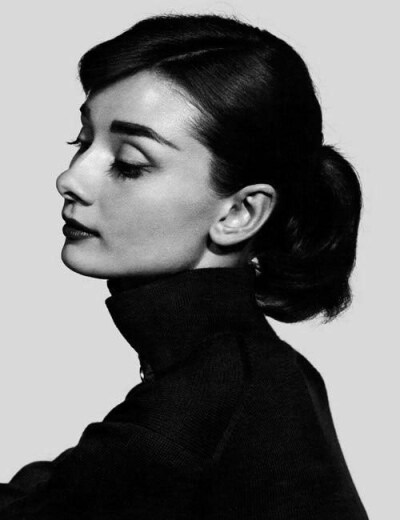 奥黛丽·赫本（Audrey Hepburn）美得象素描