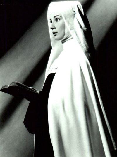 奥黛丽·赫本（Audrey Hepburn）纯洁而美丽的修女形象
