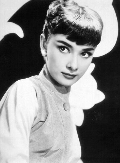 奥黛丽·赫本（Audrey Hepburn）这张挺象中国娃娃的