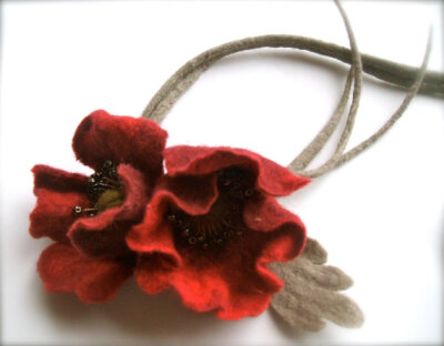 Handmade flowers necklace &amp;quot;Poppy&amp;quot;- felt necklace- floral accessories - handmade- wool necklace