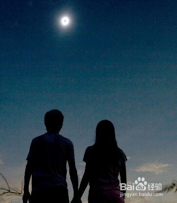 人生有时候需要勇敢一下，勇敢去爱，勇敢去恨，然后，勇敢忘记，勇敢向前。