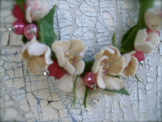 Romantic handmade flowers necklace Blossoms- felt necklace- floral accessories - handmade- wool necklace - Ready to ship