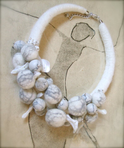 Felt necklace- Necklace with howlite Beads- Handmade- OOAK- Felt necklace with beads - White necklace