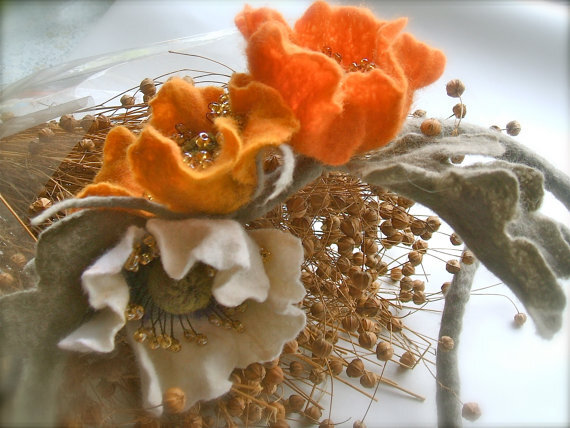 Handmade flowers necklace - felt necklace- floral accessories - handmade- wool necklace