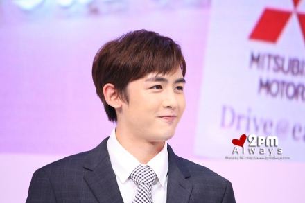 #Nichkhun# khunnight~ Just follow your heart, we will always be here. Love you, khun~good night ,my little prince~#Nichkhun宁静致远，微笑面对# cr 2pmalways