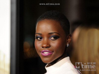 #22 露皮塔·尼永奥 Lupita Nyong'o 凭借《为奴十二年》提名包括2014年奥斯卡和金球奖在内的多项女配角奖项