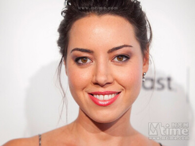 #72 奥布瑞·普拉扎 Aubrey Plaza 凭借魔兽电视广告而声名大噪的美女。2013年参与了《怪兽大学》的配音，2014年也有不止一部影片上映。