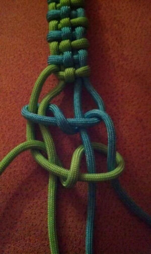 By Dman Mcq #paracord #pictorial #tutorial #diy #paracordial