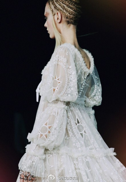 Alexander McQueen F/W 2014┃白色精灵