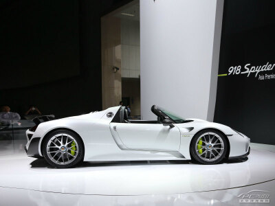 保时捷918 &amp;gt; 2014款 Spyder &amp;gt; 白色