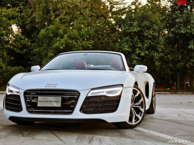  奥迪R8 &amp;gt; 2014款 V10 Spyder &amp;gt; 朱鹭白 &amp;gt;