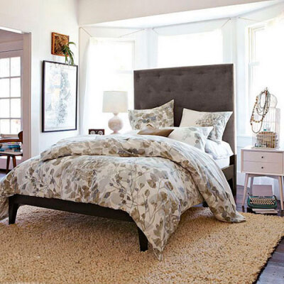 绒毛的舒适手感对于寝具来说给人更加舒适温馨的感觉，复古的漩涡设计让原本单调的床头板丰富起来，也更显天鹅绒质感。