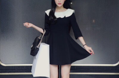 非常好看的一款裙子， 黑色非常的经典，小香风格~ 穿上很淑女也很学院的赶脚。总之是每年的必备啊！！ 绝对不会过时的款