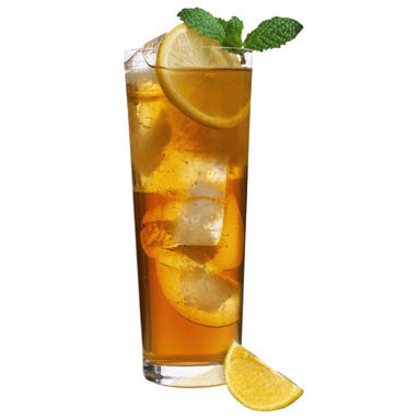 长岛冰茶 Long Island Iced Tea【材 料】：辛辣金酒15毫升，朗姆酒15毫升，伏特加15毫升，龙舌兰酒15毫升，橘橙酒5毫升，柠檬汁30毫升，砂糖2茶勺，可乐补足剩余，柠檬片1片。【制 法】：①将除可乐外的所有材料倒入盛满块冰的大型柯林杯中；②用可乐注满后慢慢调和，然后用柠檬片装饰，最后放入两根粗吸管。