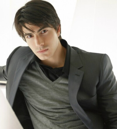 #100days of BrandonRouth# #13/100# 今天的依然是“霸道总裁爱上我”系列，还有昨天那套剩下的两张