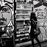 女头 不要靠近我我家穷我人丑我自私我小气我霸道我暴力我粗鲁我人品差我声音大我脾气不好不是真心的不要靠近我.