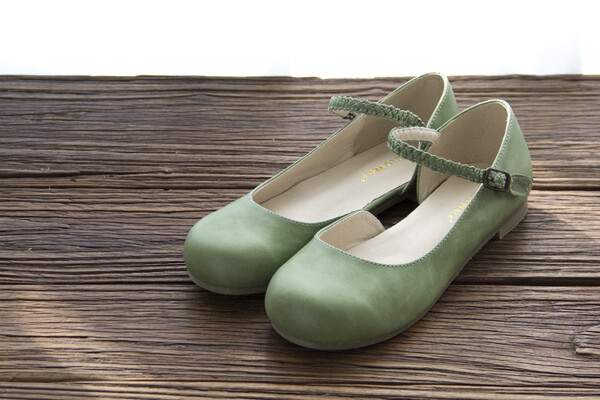春天的舞鞋。牛皮鞋子单鞋女真皮森林系平跟学生OL春秋浅口麻花