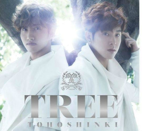  据日本公信榜11日的数据，东方神起第7张日语专辑《Tree》发行首周便创下了22.5万张的销量。由此，东方神起也成为了首个连续三张专辑发行首周销量突破20万的外国组合。去年3月发行的《Time》首周销售成绩为24.4万张，2011年9月发行的《TONE》为20.5万张。这也刷新了美国摇滚乐... http://url.cn/JAJ3Us