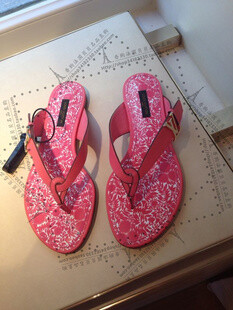 【皇冠法代】Louis Vuitton/LV 14春夏 白拼粉色花朵图案夹脚拖鞋