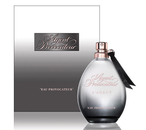 Agent Provocateur 令你展现完美的白日魅力，另外一款Agent Provocateur L’Agent Eau Provocateur以柑橘调开篇，包括香柠檬、柑橘、绿叶以及桃、苹果、甜瓜的果香；中调包含了馥郁的依兰、茉莉、玫瑰、晚香玉、木兰花和小苍兰花香；尾调是龙涎香、麝香、檀香、广藿香的东方木质调。