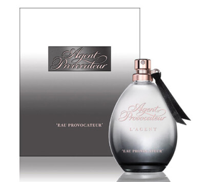 Agent Provocateur 令你展现完美的白日魅力，另外一款Agent Provocateur L’Agent Eau Provocateur以柑橘调开篇，包括香柠檬、柑橘、绿叶以及桃、苹果、甜瓜的果香；中调包含了馥郁的依兰、茉莉、玫瑰、晚香玉、木兰…