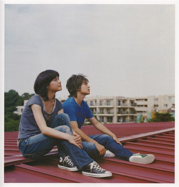 中文名：彩虹女神（2009）， 外文名：虹の女神、Niji no megami、rainbow song， 其它译名：电影情人梦、彩虹之歌、聽說你愛我、虹之女神、听说你爱我， 岩井俊二的招牌，流行小说女王樱井亚美执笔剧本，苍井优的出演，无条件的看吧！！从彩虹开始，又以彩虹结束，一部可以让你流尽眼泪的片子。。。。看到最后，不禁唏嘘，原来毁灭的不是整个世界，只有我一个人。