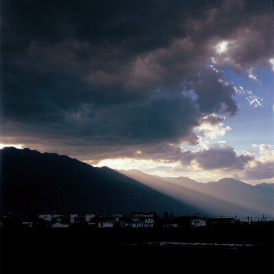 正如你喜欢一个人一般，真正地喜欢上一个地方，是词穷的。——大理