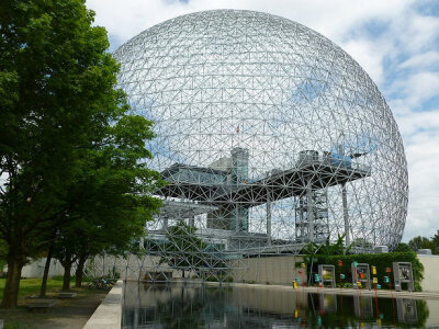 The architect of the geodesic dome was Richard Buckminster Fuller. The building originally formed an enclosed structure of steel and acrylic cells, 76 metres (250 ft) in diameter and 62 metres (200 ft…