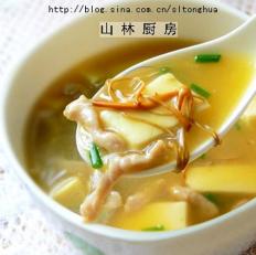 虫草花豆腐汤 http://www.hxmeishi.com/baotang/3947.html