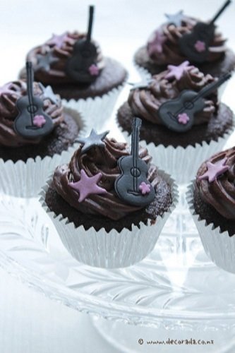 Black guitar cupcakes