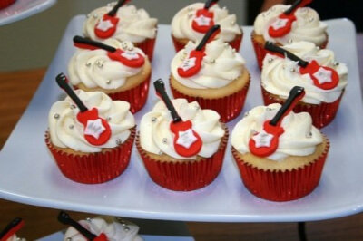 Red guitar cupcakes