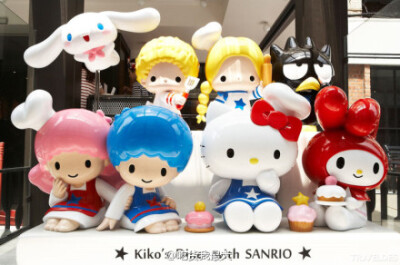 Hello Kitty迷们，Sanrio迷们，尖叫了吧！台北东区开幕了全球第一家获Sanrio授权的美式餐厅Kiko's Diner，万人迷Hello kitty带领其他Sanrio明星们My Melody、LittleTwin Star等一起来陪着你用餐！