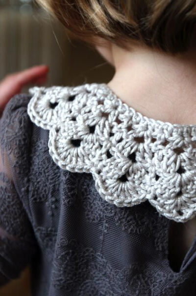 A free pattern for a sweet crochet collar.