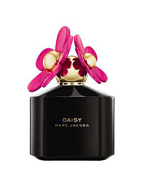马克雅克布桃红雏菊 芬芳的一家， 今年8月，Marc Jacobs 的Daisy 系列香水将会增添一个新品香水Daisy Hot Pink，气息更加馥郁的它以野草莓为前调；以茉莉和栀子花为中调；以白桦和雪松为尾调。 Daisy系列的香水包…
