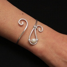 jewelry making ideas | Jewelry Making Ideas / Bracelet en aluminium argenté et perle de ...