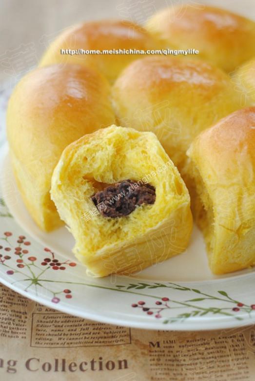 花儿南瓜豆沙面包的做法http://www.huichike.com/caipu/10858