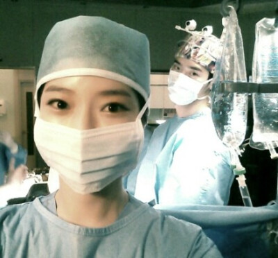 #Doctor异乡人##李钟硕#&amp;amp;韩恩善&amp;amp;李才元 我们朴勋医生的初次手术拍摄http://t.cn/RvzPxBO