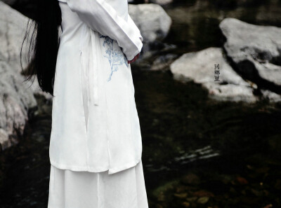 《梦中因》回乡豆原创长衫 白色纯植物天丝 手绘汉服改良款上衣