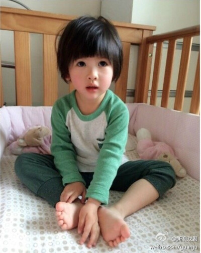 黄豆豆女儿黄豆芽练舞萌照走红网络