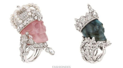 Reines et Rois：Dior的骷髅戒指 春天的梅