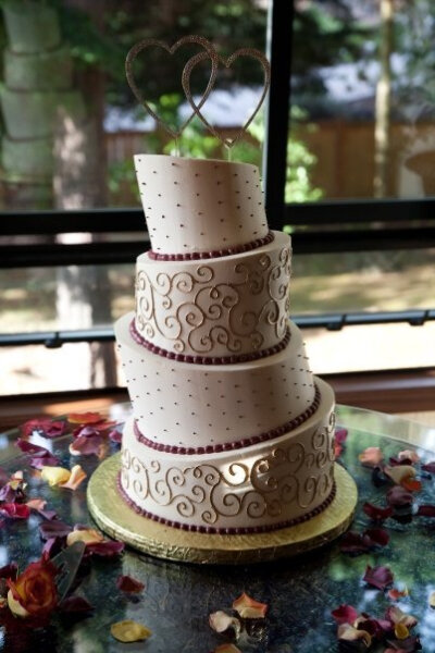 WEDDING CAKE