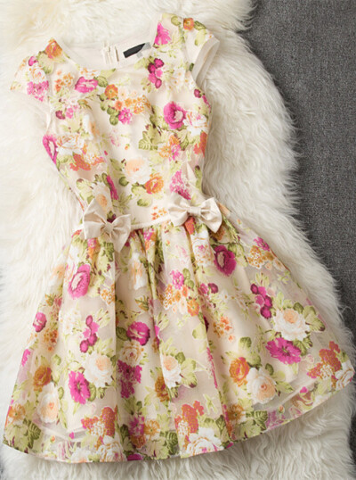 小香风高腰欧根纱连衣裙，清新的花朵印花，穿上尽显淑女和优雅气质~