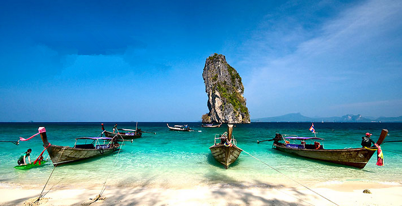 波达岛（Poda island）是甲米四岛之一，是每一个来甲米的人不得不去的地方。所谓的甲米四岛，分别为：鸡岛（Chicken island）、管子岛（Tube island）、莫岛（Moh island）、波达岛（Poda island）。 管子岛和莫岛在退潮时有神奇连岛之称。异国情调的原生态热带岛屿，是潜水和徒步休闲的理想之地。如果好运，碰到每月中退…