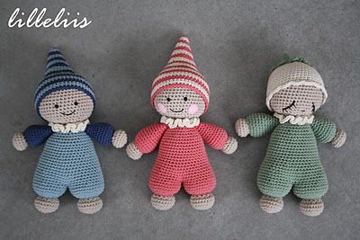 Crochet little dolls