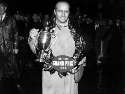 Juan Manuel Fangio（胡安·曼纽尔·方吉奥）（1911-1995）是阿根廷的赛车手。 曾获1951、 1954-1957世界冠军。很多人都把方吉奥看作是最伟大的车手。他的对手（也是他在梅塞德斯车队的队友）斯特林-莫斯把他称作是 “…