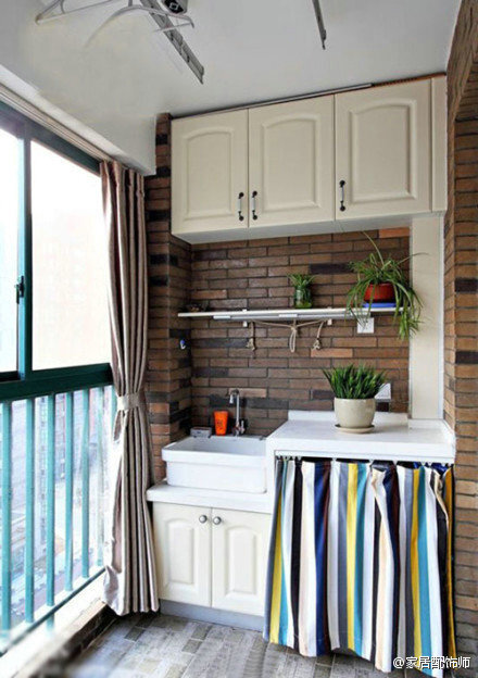【超强实用帖】超实用的九款阳台装扮设计，款款都很赞，风格都不同！要装修的盆友们赶紧收藏起来！更多家居搭配，推荐关注@家居配饰师 。（转）