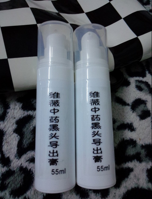  黑头清洁膏是由薄荷素，白术，白芷，蜂蜜，中药粉等配制成的一款中药温和膏。用的时候会很凉，很舒服的，能有效防制黑头油脂再生，慢慢深层导入毛孔内把脏东西导出皮肤表面，也有滋养美白作用，不用担心会太干。