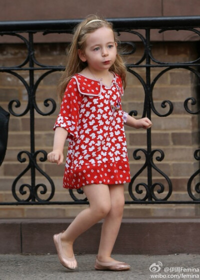 向明星们的小千金看齐，好好为宝贝们置办下行头吧！