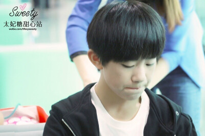 #TFBOYS出道300天倒计时# [太妃独家]140521 重庆机场送机6P